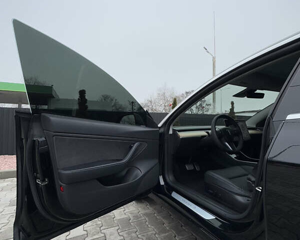 Черный Тесла Модель 3, объемом двигателя 0 л и пробегом 161 тыс. км за 16200 $, фото 34 на Automoto.ua