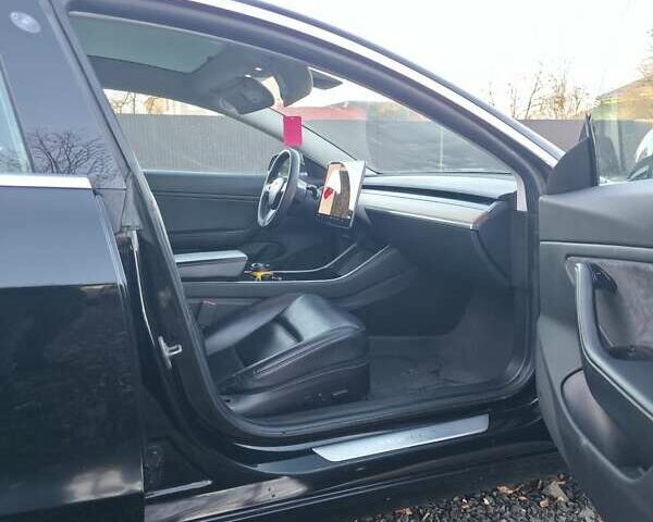 Чорний Тесла Модель 3, об'ємом двигуна 0 л та пробігом 201 тис. км за 12100 $, фото 10 на Automoto.ua