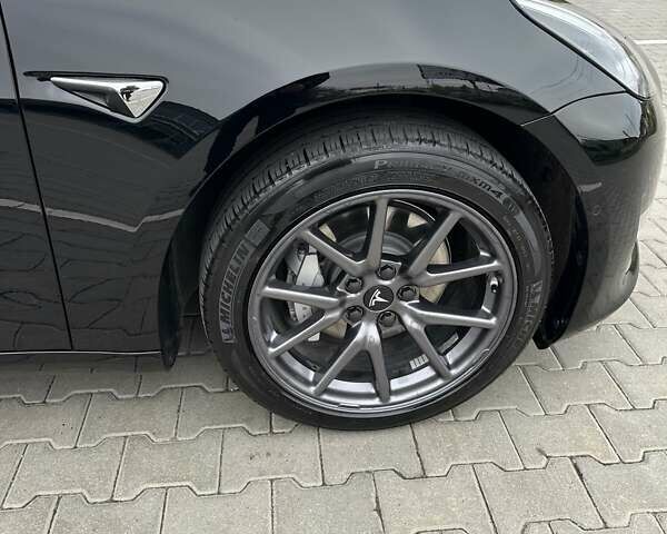 Черный Тесла Модель 3, объемом двигателя 0 л и пробегом 172 тыс. км за 16700 $, фото 2 на Automoto.ua