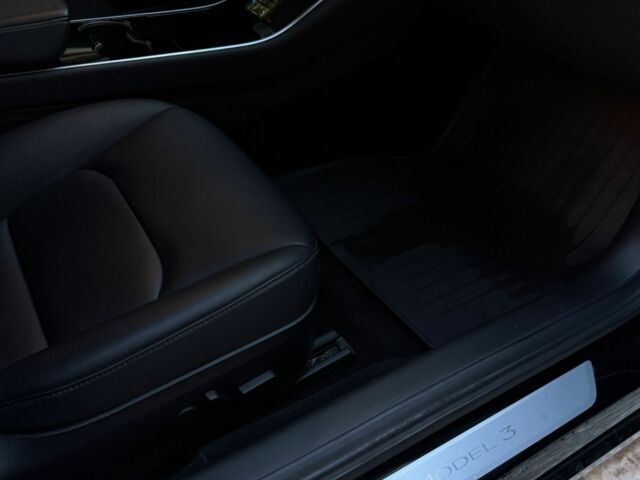 Черный Тесла Модель 3, объемом двигателя 0 л и пробегом 70 тыс. км за 17000 $, фото 15 на Automoto.ua