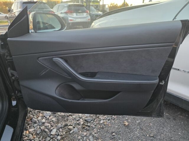 Чорний Тесла Модель 3, об'ємом двигуна 0 л та пробігом 140 тис. км за 11600 $, фото 9 на Automoto.ua