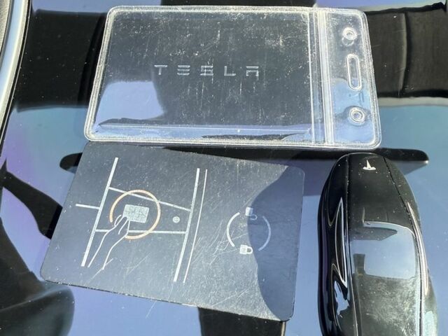 Чорний Тесла Модель 3, об'ємом двигуна 0 л та пробігом 151 тис. км за 16500 $, фото 16 на Automoto.ua