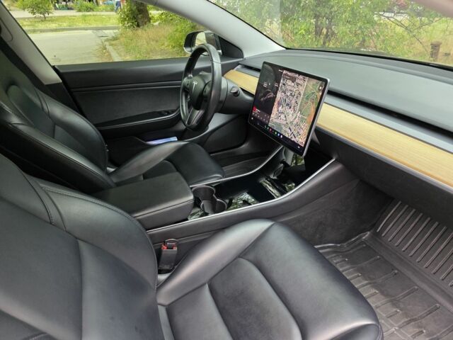 Чорний Тесла Модель 3, об'ємом двигуна 0 л та пробігом 106 тис. км за 17800 $, фото 6 на Automoto.ua