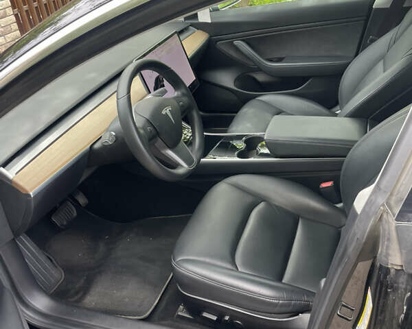 Чорний Тесла Модель 3, об'ємом двигуна 0 л та пробігом 77 тис. км за 14999 $, фото 5 на Automoto.ua