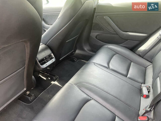 Чорний Тесла Модель 3, об'ємом двигуна 0 л та пробігом 77 тис. км за 14999 $, фото 9 на Automoto.ua