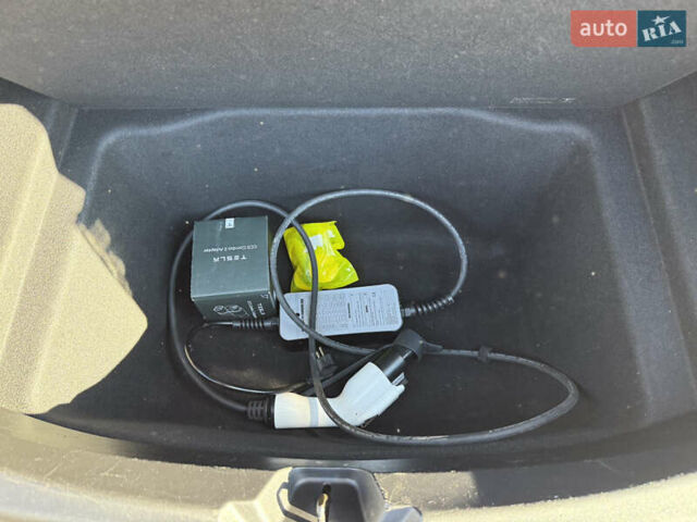 Чорний Тесла Модель 3, об'ємом двигуна 0 л та пробігом 151 тис. км за 15999 $, фото 21 на Automoto.ua