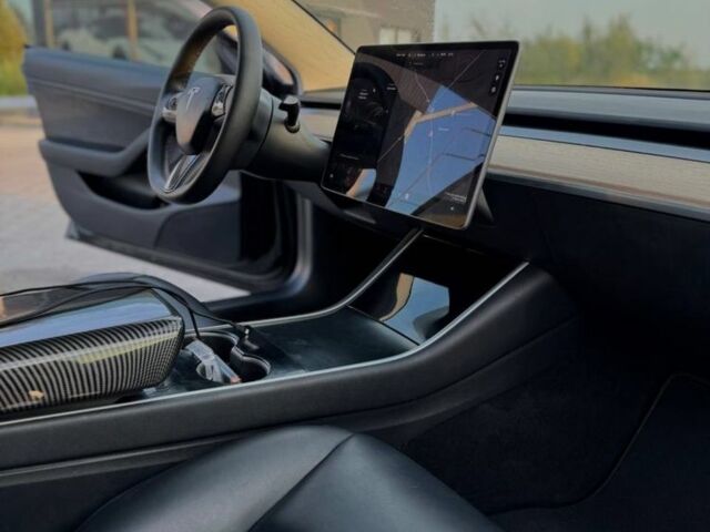 Чорний Тесла Модель 3, об'ємом двигуна 0 л та пробігом 180 тис. км за 17300 $, фото 6 на Automoto.ua