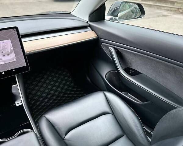 Черный Тесла Модель 3, объемом двигателя 0 л и пробегом 193 тыс. км за 27000 $, фото 120 на Automoto.ua