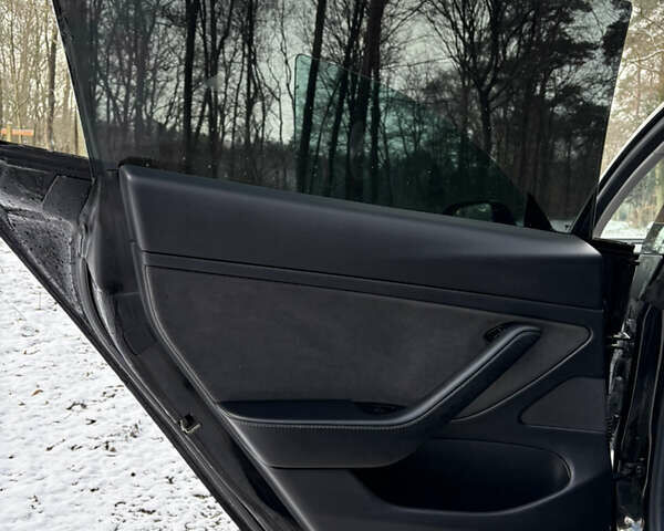 Черный Тесла Модель 3, объемом двигателя 0 л и пробегом 290 тыс. км за 16347 $, фото 6 на Automoto.ua