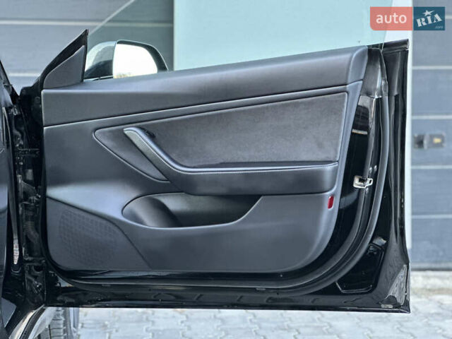 Черный Тесла Модель 3, объемом двигателя 0 л и пробегом 121 тыс. км за 19400 $, фото 52 на Automoto.ua