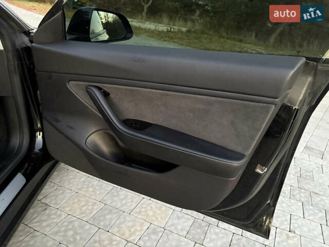 Черный Тесла Модель 3, объемом двигателя 0 л и пробегом 132 тыс. км за 14999 $, фото 28 на Automoto.ua