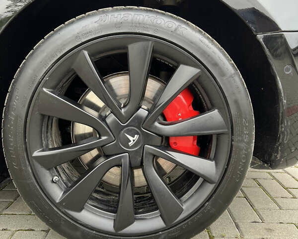 Чорний Тесла Модель 3, об'ємом двигуна 0 л та пробігом 95 тис. км за 17950 $, фото 21 на Automoto.ua