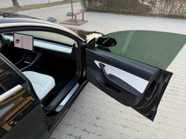 Чорний Тесла Модель 3, об'ємом двигуна 0 л та пробігом 92 тис. км за 16900 $, фото 7 на Automoto.ua