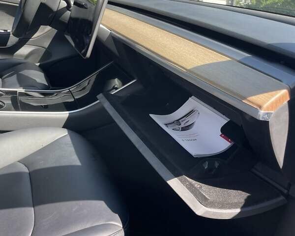Чорний Тесла Модель 3, об'ємом двигуна 0 л та пробігом 40 тис. км за 18300 $, фото 12 на Automoto.ua
