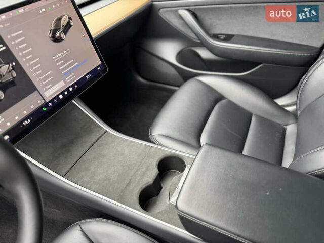 Чорний Тесла Модель 3, об'ємом двигуна 0 л та пробігом 81 тис. км за 15300 $, фото 30 на Automoto.ua