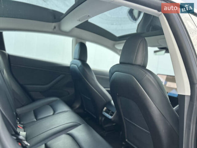 Чорний Тесла Модель 3, об'ємом двигуна 0 л та пробігом 74 тис. км за 17000 $, фото 11 на Automoto.ua