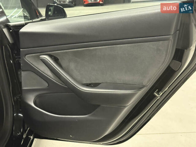 Черный Тесла Модель 3, объемом двигателя 0 л и пробегом 209 тыс. км за 17900 $, фото 49 на Automoto.ua