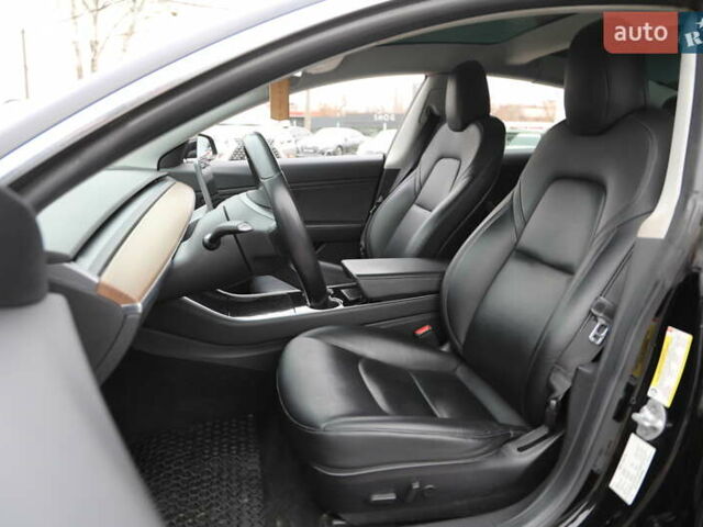 Черный Тесла Модель 3, объемом двигателя 0 л и пробегом 66 тыс. км за 17000 $, фото 6 на Automoto.ua