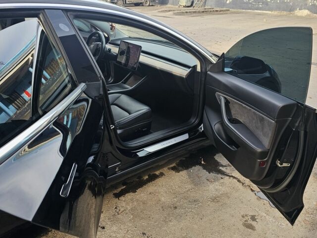 Чорний Тесла Модель 3, об'ємом двигуна 0 л та пробігом 81 тис. км за 428 $, фото 6 на Automoto.ua