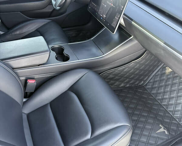 Чорний Тесла Модель 3, об'ємом двигуна 0 л та пробігом 92 тис. км за 19500 $, фото 18 на Automoto.ua