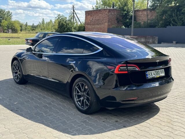 Чорний Тесла Модель 3, об'ємом двигуна 0 л та пробігом 153 тис. км за 13845 $, фото 4 на Automoto.ua