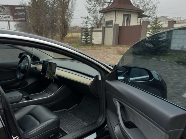 Чорний Тесла Модель 3, об'ємом двигуна 0 л та пробігом 137 тис. км за 13200 $, фото 7 на Automoto.ua