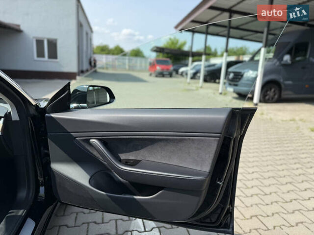 Черный Тесла Модель 3, объемом двигателя 0 л и пробегом 135 тыс. км за 15900 $, фото 23 на Automoto.ua