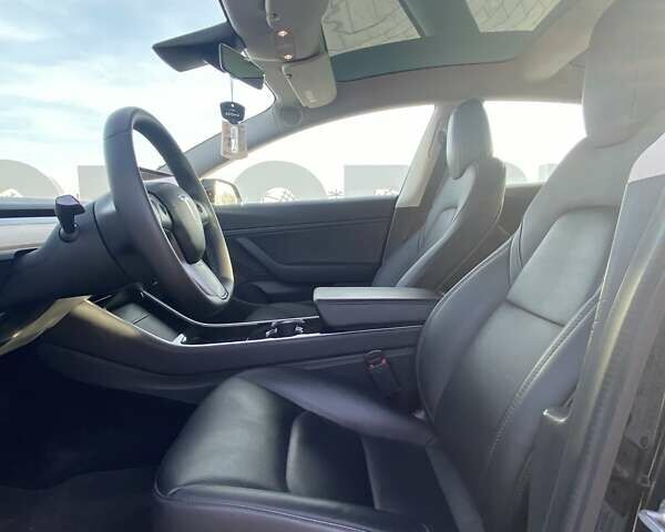 Чорний Тесла Модель 3, об'ємом двигуна 0 л та пробігом 61 тис. км за 24800 $, фото 35 на Automoto.ua