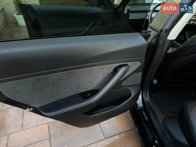 Черный Тесла Модель 3, объемом двигателя 0 л и пробегом 124 тыс. км за 20500 $, фото 11 на Automoto.ua