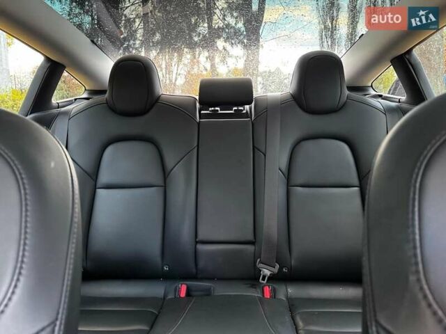 Черный Тесла Модель 3, объемом двигателя 0 л и пробегом 65 тыс. км за 25390 $, фото 14 на Automoto.ua