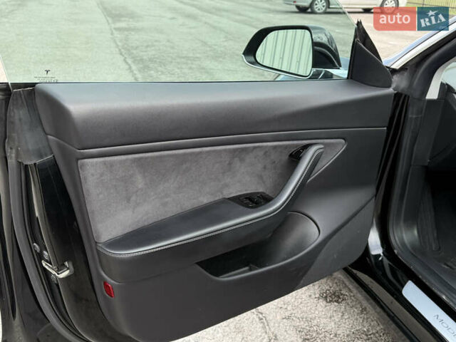 Чорний Тесла Модель 3, об'ємом двигуна 0 л та пробігом 152 тис. км за 17000 $, фото 13 на Automoto.ua