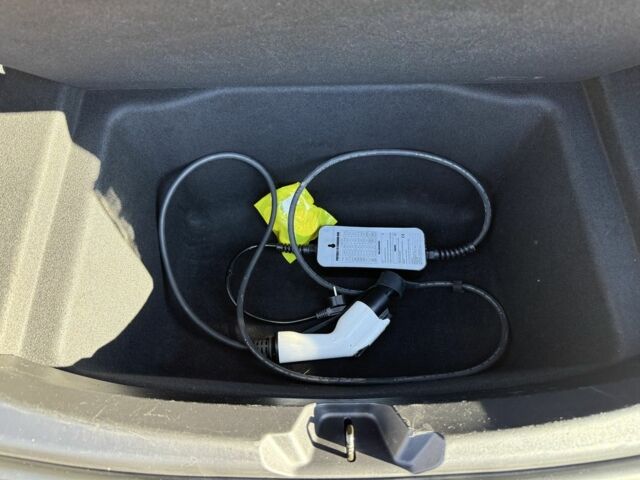 Чорний Тесла Модель 3, об'ємом двигуна 0 л та пробігом 151 тис. км за 16500 $, фото 13 на Automoto.ua