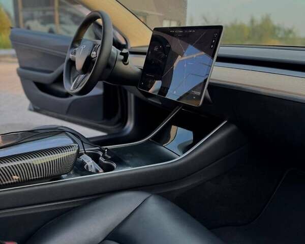 Черный Тесла Модель 3, объемом двигателя 0 л и пробегом 180 тыс. км за 17300 $, фото 5 на Automoto.ua