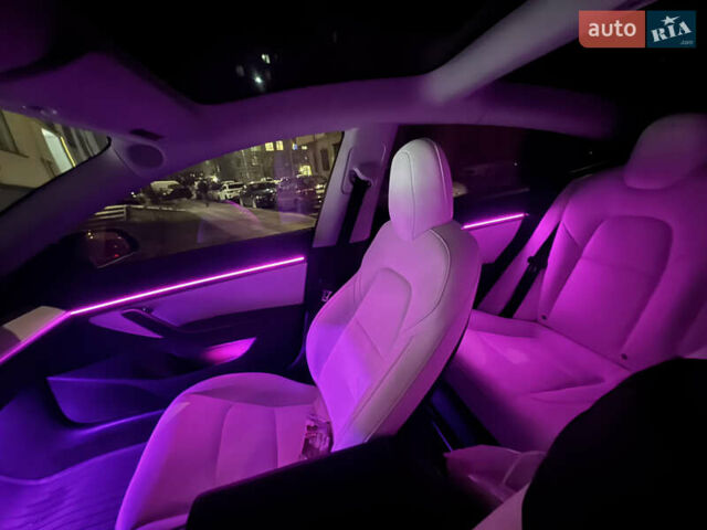 Чорний Тесла Модель 3, об'ємом двигуна 0 л та пробігом 111 тис. км за 18000 $, фото 5 на Automoto.ua