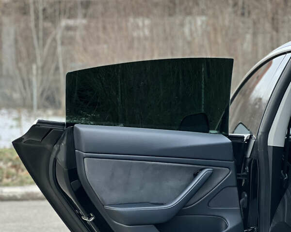 Черный Тесла Модель 3, объемом двигателя 0 л и пробегом 125 тыс. км за 15999 $, фото 24 на Automoto.ua