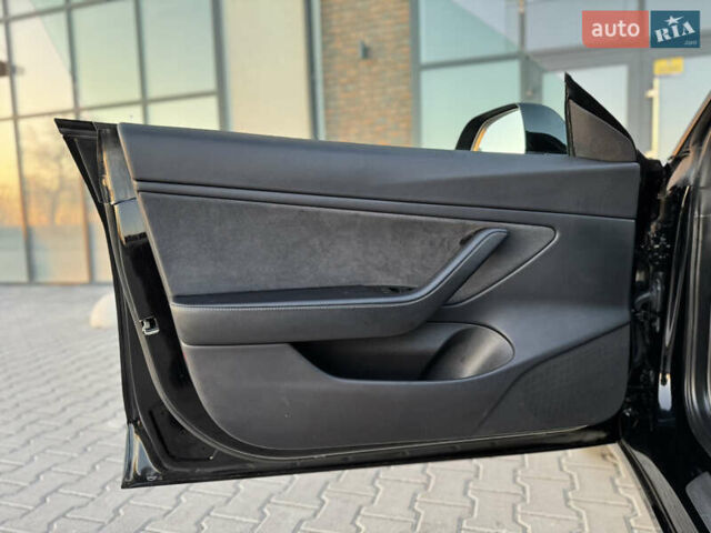 Чорний Тесла Модель 3, об'ємом двигуна 0 л та пробігом 117 тис. км за 18999 $, фото 61 на Automoto.ua