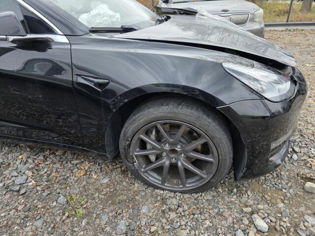 Черный Тесла Модель 3, объемом двигателя 0 л и пробегом 130 тыс. км за 303 $, фото 6 на Automoto.ua