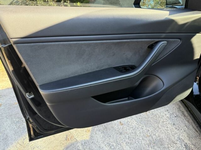 Чорний Тесла Модель 3, об'ємом двигуна 0 л та пробігом 151 тис. км за 16500 $, фото 8 на Automoto.ua