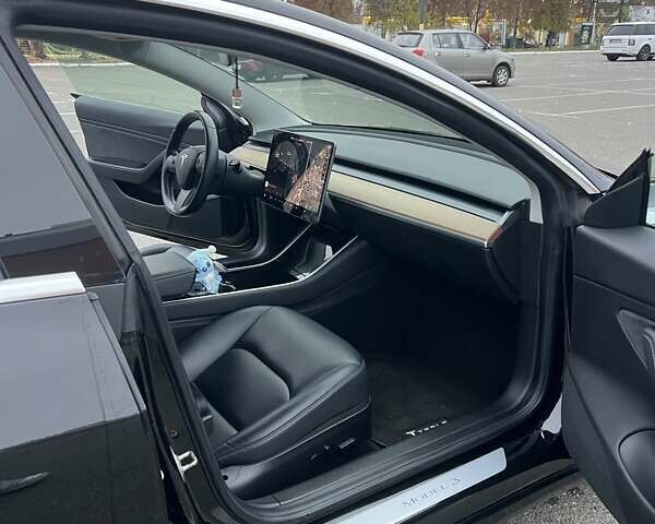 Тесла Модель 3 2019 у Ирпене на Automoto.ua Чорний Тесла Модель 3, об'ємом двигуна 0 л та пробігом 115 тис. км за 16000 $, фото 10 на Automoto.ua