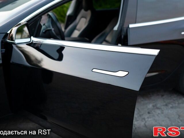 Черный Тесла Модель 3, объемом двигателя 0 л и пробегом 31 тыс. км за 28000 $, фото 2 на Automoto.ua