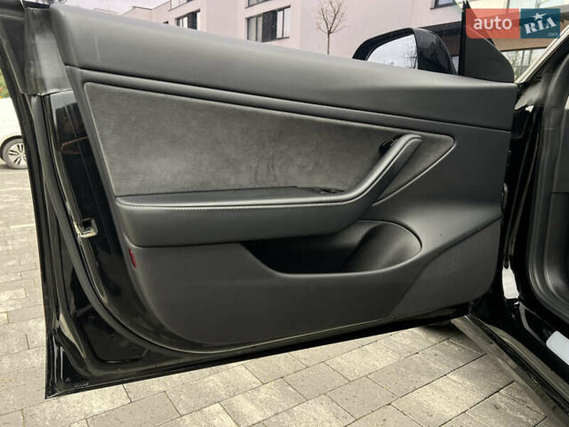 Черный Тесла Модель 3, объемом двигателя 0 л и пробегом 93 тыс. км за 15600 $, фото 34 на Automoto.ua