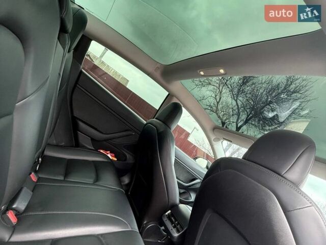 Чорний Тесла Модель 3, об'ємом двигуна 0 л та пробігом 135 тис. км за 18500 $, фото 13 на Automoto.ua