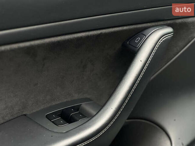 Черный Тесла Модель 3, объемом двигателя 0 л и пробегом 95 тыс. км за 16800 $, фото 11 на Automoto.ua