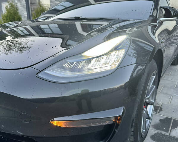 Черный Тесла Модель 3, объемом двигателя 0 л и пробегом 142 тыс. км за 15500 $, фото 3 на Automoto.ua