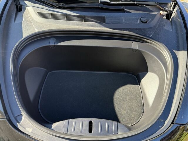 Чорний Тесла Модель 3, об'ємом двигуна 0 л та пробігом 151 тис. км за 16500 $, фото 14 на Automoto.ua