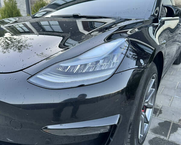 Черный Тесла Модель 3, объемом двигателя 0 л и пробегом 142 тыс. км за 15500 $, фото 4 на Automoto.ua