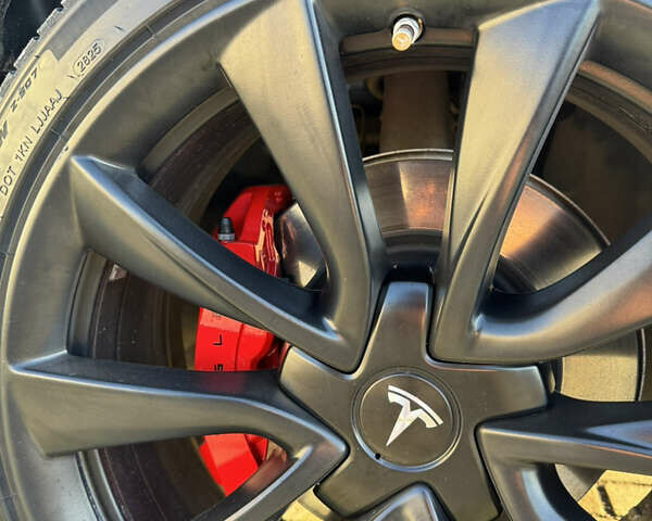 Чорний Тесла Модель 3, об'ємом двигуна 0 л та пробігом 111 тис. км за 18000 $, фото 19 на Automoto.ua