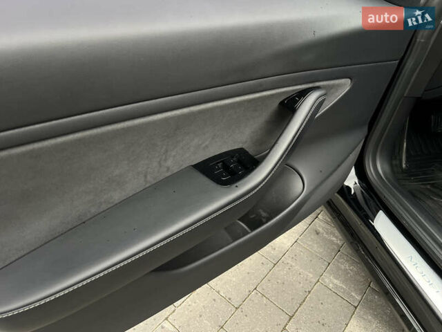 Черный Тесла Модель 3, объемом двигателя 0 л и пробегом 93 тыс. км за 15600 $, фото 39 на Automoto.ua