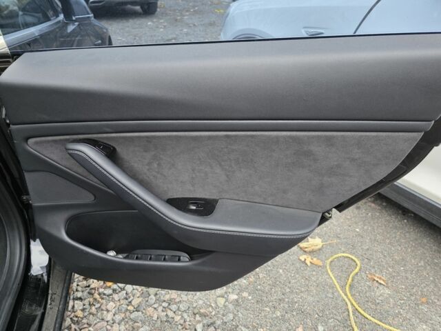 Чорний Тесла Модель 3, об'ємом двигуна 0 л та пробігом 140 тис. км за 11600 $, фото 2 на Automoto.ua