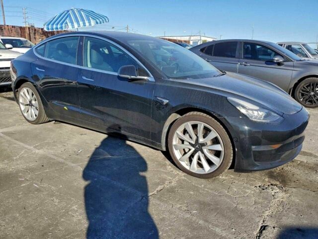 Черный Тесла Модель 3, объемом двигателя 0 л и пробегом 106 тыс. км за 4000 $, фото 3 на Automoto.ua